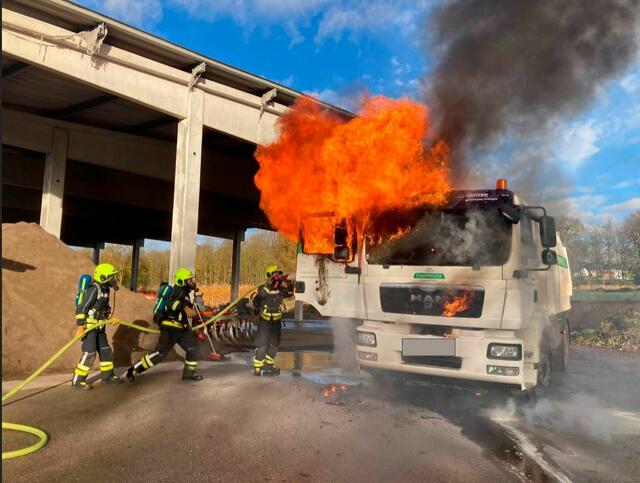 Löschangriff LKW-Brand im Gebiet Oiden. | Foto: Bfkdo Amstetten