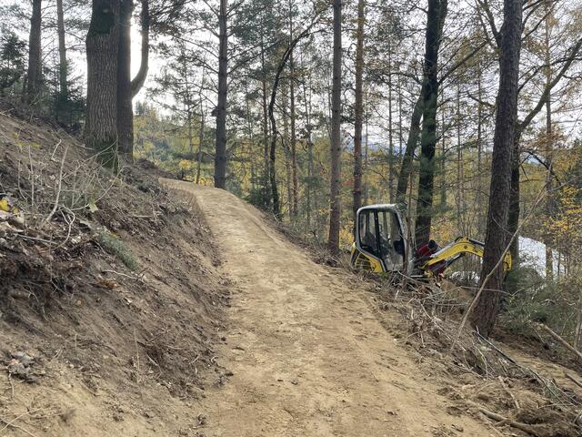 Noch ist der Trailpark in der Bauphase. Doch man sieht schon, wohin der Weg führen wird. | Foto: Lisa Kropiunig