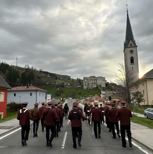 Zum Herbstkonzert in die Lodronsche Reitschule in Gmünd in Kärnten laden die Musiker der Stadtkapelle Gmünd herzlich ein.  | Foto: Stadtkapelle Gmünd/FB