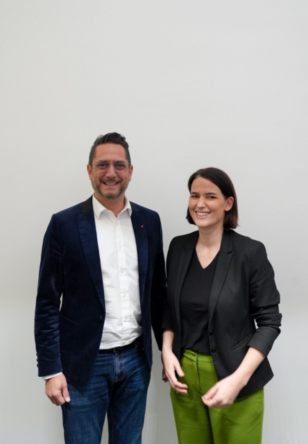 Wirtschaftsbund Bezirksobmann Alois Rainer gratuliert der neuen WK-Präsidentin Barbara Thaler.  | Foto: WK Tirol