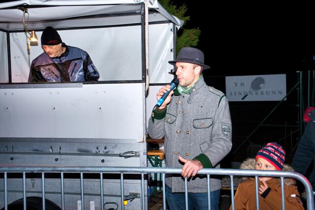 Michael Osztovics moderierte den Perchtenlauf