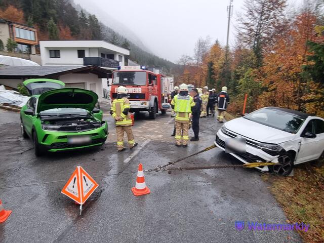 An beiden Fahrzeugen entstand ein Totalschaden. Die L 225 war für ca. einundhalb Stunden in beiden Richtungen gesperrt. Eine örtliche Umleitung wurde eingerichtet.

 | Foto: Zooom.tirol