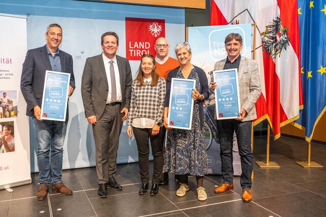v.l.: Harald Stocker (Vize-Bgm. Assling), Landesrat René Zumtobel, Angelika Berger (Mobilitätsberaterin Virgen), Albin Mariacher (Energiebeauftragter Virgen), Gerlinde Kieberl (Gemeinderätin Lienz), Dietmar Ruggenthaler (Bgm. Virgen)  | Foto: Energieagentur Tirol/Obermeier 