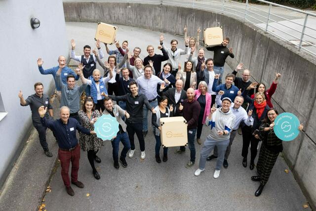 Start der neuen Startup Factory in Salzburg.
Im Bild: Alle Startup-Teams, die Mentorinnen und Mentoren und das Startup-Salzburg-Team. | Foto: Innovation Salzburg/Benedikt Schemmer