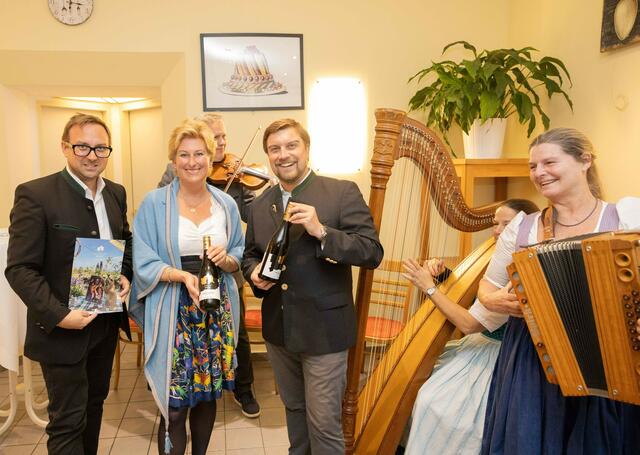 Die Weinpräsentation fand am Neubau in der Konditorei Frömmel statt. | Foto: ÖVP