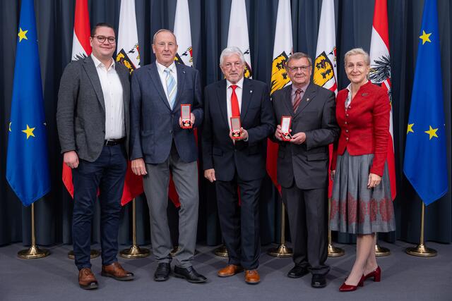 Landesabgeordneter Thomas Antlinger, Johann Starlinger, Peter Schenk, Franz Roidinger, Pensionistenverband OÖ Geschäftsführerin Jutta Kepplinger. | Foto: Land OÖ/Bayer