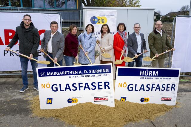 v.l.n.r.: Andreas Lechner (Außenvertriebsleiter nöGIG), Bürgermeister Johannes Zuser (Hürm), Bürgermeisterin Gerlinde Muhr (Bischofstetten), Angela Stransky (GF Breitband Holding), Abgeordnete zum NÖ Landtag Doris Schmidl, Bürgermeisterin Brigitte Thallauer (St. Margarethen), Vizebürgermeister Reinhard Rausch (St. Margarethen), Thomas Heissenberger (nöGIG Vertriebsleiter) | Foto:  Martin Steiger