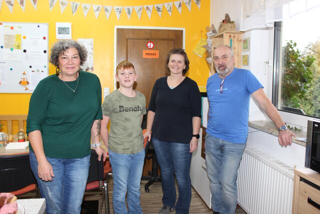 Claudia Frank, Nico Wally, Dunja Eisner und Ernst Juhizer vom MühlenHof gaben Einblick in den Biobetrieb | Foto: Walter Kellner