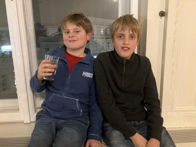 Stärkten sich nach all den Aufregungen, die sie mit Odysseus miterlebten: Fabian. und William