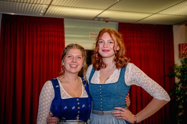 Ballchefin Lara Korenjak und Kerstin Kohlbacher.