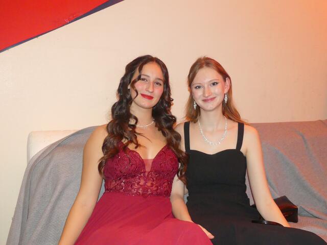 Gymball - Shining bright on Prom Night  | 18.11.2023
Anja Stelzhammer und Sophie Schindele trugen ihre schöne Ballrobe aus! | Foto: Nina Taurok