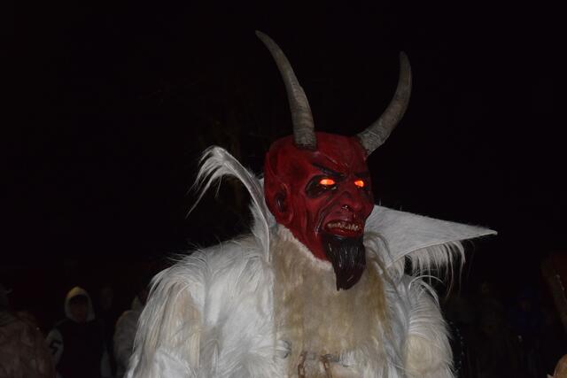 Beim 1. Krampuslauf des Inferis Pass in Wartberg wurden den Gästen Angst und Schrecken eingejagt. | Foto: Selina Duran