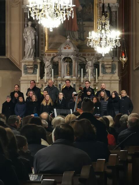 1 Chor auf der Hauptbühne | Foto: Hermine Arnold
