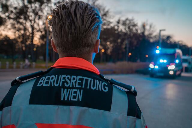 Die Wiener Berufsrettung und Polizei mussten am Sonntag gleich zu mehreren Unfällen ausrücken. (Symbolbild) | Foto: Wien Berufsrettung