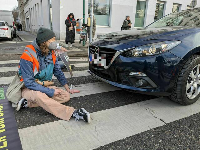 Letzte Generation-Aktivisten haben Montagfrüh zahlreiche Verkehrsrouten stillgelegt. | Foto: Letzte Generation (AT)