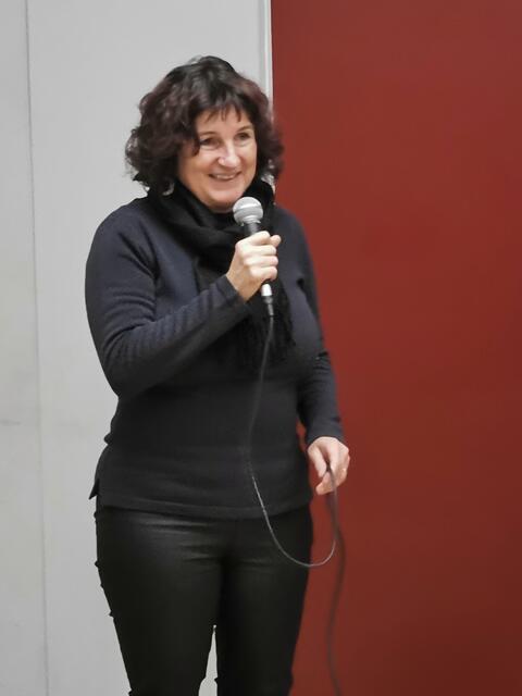 Die überglückliche Obfrau von chorforum.gleisdorf Michaela Köck | Foto: Hermine Arnold