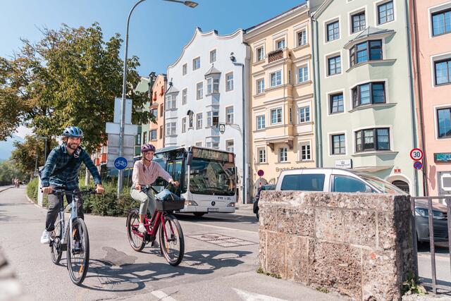 Unter den knapp 7.000 Menschen die 2023 bei "Tirol radelt" mitgemacht haben, waren auch 189 Landesbedienstete dabei. (Foto aus der Kampagne "Sei nit fad, fahr Rad") | Foto: © Land Tirol/Stefan Ringler