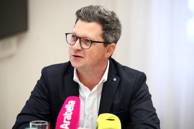 Landesrat Michael Lindner (SPÖ) fordert mehr Transparenz und Budgetwahrheit im Landeshaushalt.  | Foto: Land OÖ/Kauder