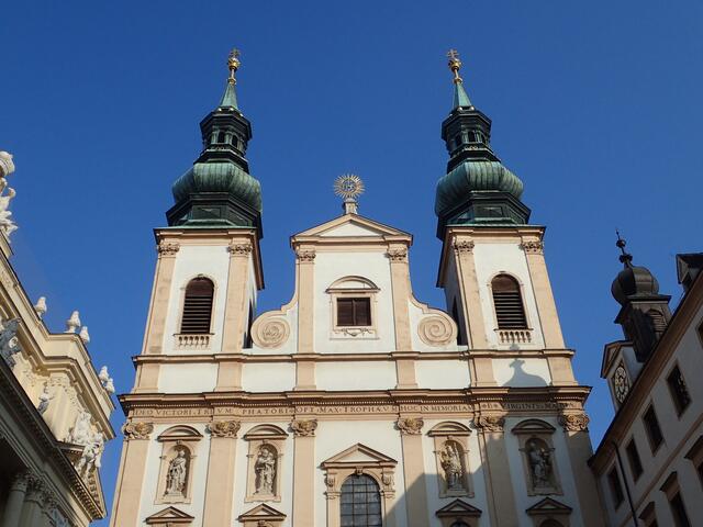 Die Jesuitenkirche ist von der Akademie der Wissenschaften aus zu sehen. | Foto: Lieselotte Fleck