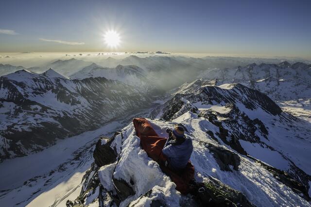 Ein Biwakplatz wie ein Adlerhorst, direkt am Gipfel, Heinz Zak Biwak Winter Gipfel Großglockner.