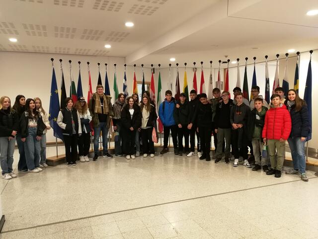Die Schülerinnen und Schüler in Brüssel. | Foto: Divjak/Pittner