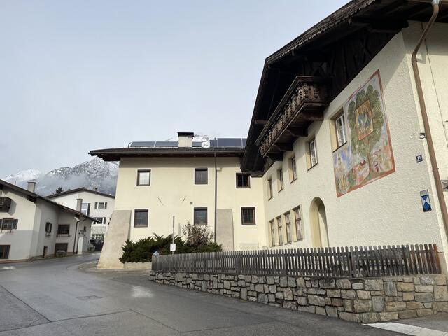 Die Nachnutzung der alten Volksschule gehört ebenso zur Dorfentwicklung und soll gemeinsam mit der Bevölkerung diskutiert werden.  | Foto: Kendlbacher