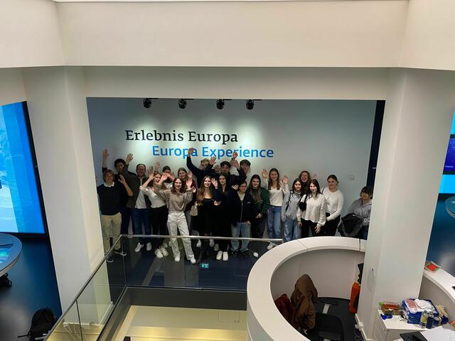 Die 7a des BG/BRG Neunkirchen im Erlebnis Europa. 
