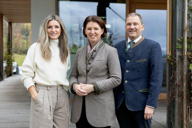 Gründerin von "Land schafft Leben" Maria Fanninger, Agrar-Landesrätin Michaela Langer-Weninger, Leiter Abteilung Land- &amp; Forstwirtschaft Hubert Huber (von links) | Foto: Land OÖ/Margot Haag