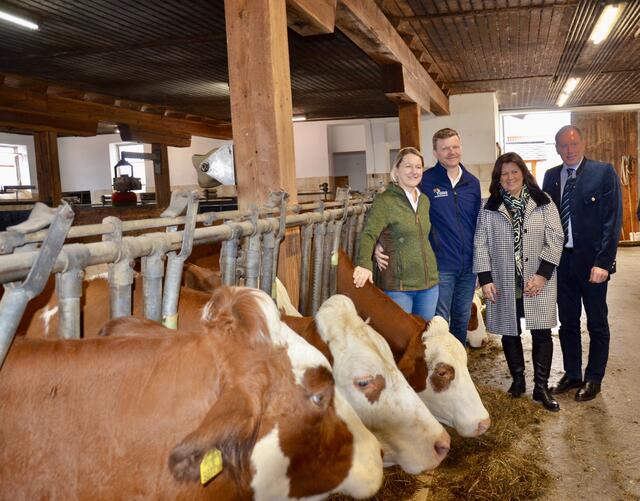 Bauernpaar Bernadette und Josef Brandstetter, AK Österreich-Präsidentin Renate Anderl, LK Österreich-Präsident Josef Moosbrugger | Foto: Elisabeth Peinsipp