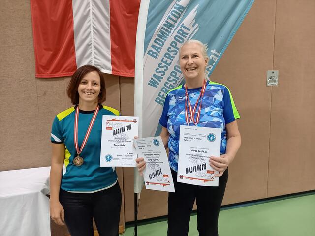 Tanja Mahr (li.) und Brigitta Mahr bei den Österreichischen Badminton Meisterschaften in Ybbs. | Foto: zVg