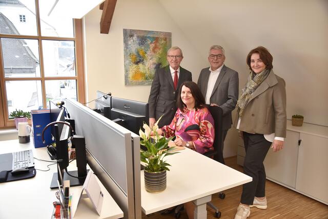 im Bild: Landeshauptmann Wilfried Haslauer, Helga Stadlmayr (Leiterin Landesabgabenamt), Landesrat Josef Schwaiger und Bezirkshauptfrau Michaela Rohrmoser | Foto: Land Salzburg/Martin Wautischer