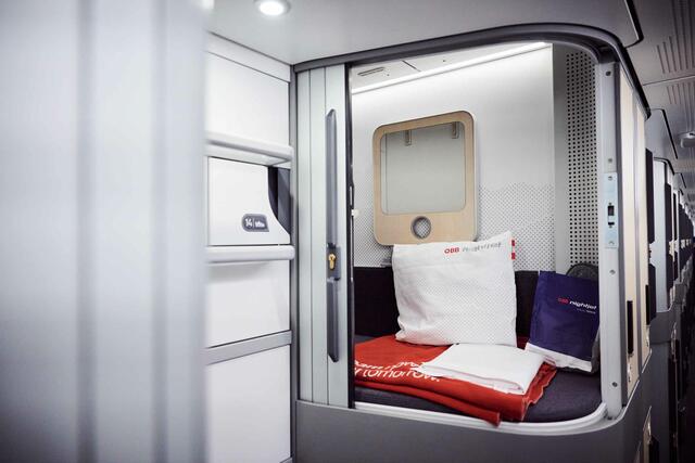 Der erste Blick innen: So sehen die neuen Mini Cabins aus, die ab sofort verschließbar sind und damit auch ein neues Maß am Privatsphäre versprechen. | Foto: ÖBB/Marek Knopp