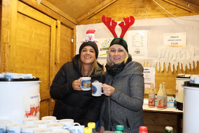 Obwohl der Dezember noch ein wenig auf sich warten lässt, weihnachtet es auf den Adventmärkten im Burgenland schon sehr.. | Foto: Sandra Koeune