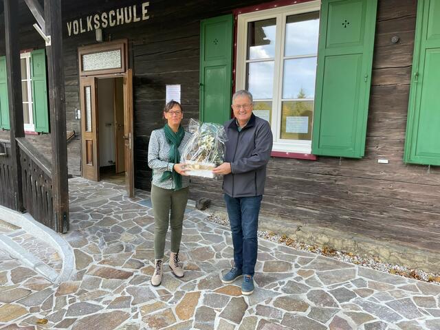 Bürgermeister Josef Waltl und Manuela Onuk bei der Schlüsselübergabe. | Foto: Marktgemeinde Wies