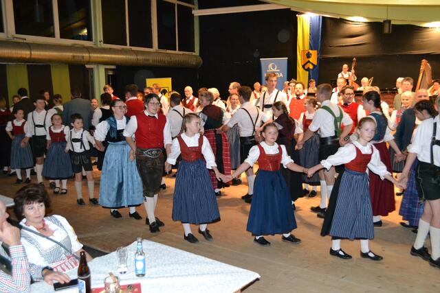 Der sogenannte Auftanz bildete den Anfang des Abends. | Foto: Stefanie Plank