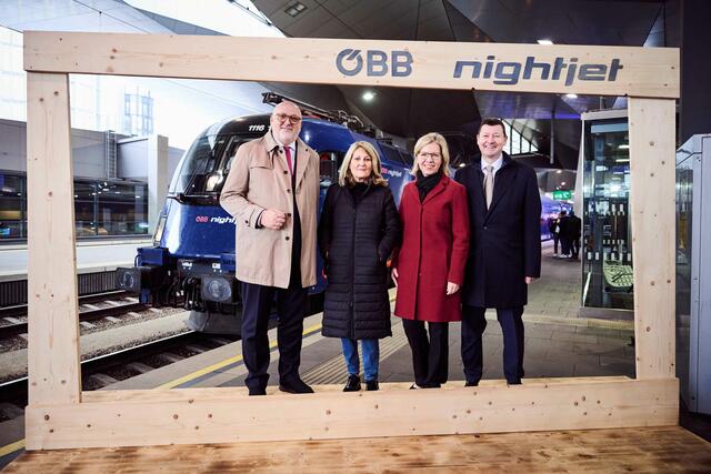 Start in Wien für den neuen Nightjet: ÖBB CEO Andreas Matthä, Luise Däger-Gregori, Abgeordnete zum Wiener Landtag, Bundesministerin Leonore Gewessler und Martin Selmayr, Vertretung EU Kommission.  | Foto: ÖBB/Marek Knopp