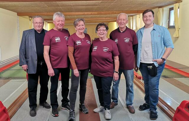 Seniorenverein-Obmann und Bürgermeister in Ruhe Hubert Nöbauer, Karl Kurz, Ilse Denk, Maria Stocker, Johann Heidl, Kegelbahn-Wirt Harald Kirchberger | Foto: Seniorenverein Lichtenau