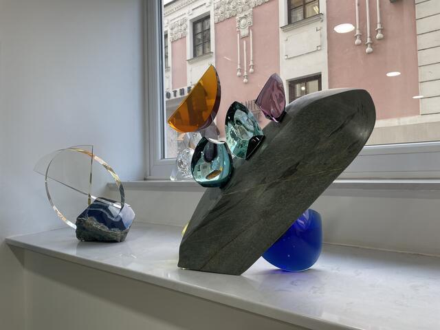 Viele Skulpturen aus Glas sind zu sehen. | Foto: Lisa Kammann