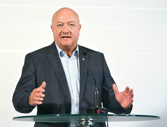 ÖVP-Generalsekretär Christian Stocker stößt sich weniger am Inhalt als an der Art und Weise der Tonbandaufnahme und brachte nun die FPÖ sowie den früheren Politiker Stefan Petzner als mögliche Involvierte ins Spiel. | Foto: HELMUT FOHRINGER / APA / picturedesk.com