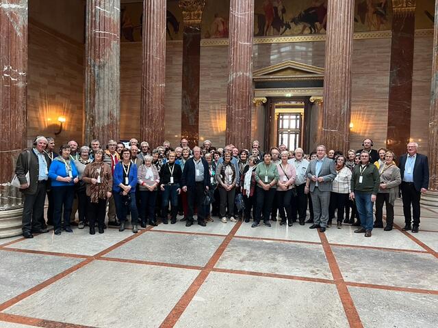 Mönchhofs und Halbturns Seniorinnen und Senioren im Parlament in Wien | Foto: Volkspartei Burgenland