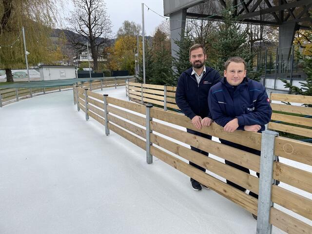 Der Eiszauber scharrt in den Startlöchern: Thomas Buchner (l.) und Benjamin Gehringer freuen sich auf die vierte "Eiszauber-Saison". | Foto: Lisa Gold