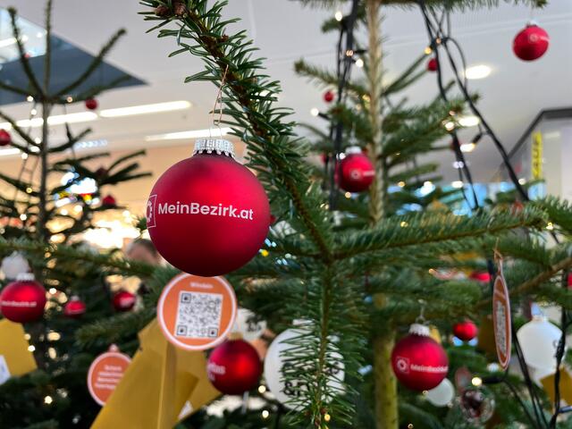 Wir unterstützen das Christkind: die Wunschbäume von Caritas und MeinBezirk.at im KARO-Shopingcenter Bischofshofen. | Foto: Stefan Schubert