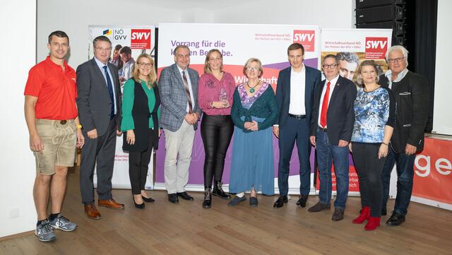 Stefan Kerschbaumer, Vizepräsident des NÖ GVV, LAbg. Bgm. Wolfgang Kocevar, Landesrätin Ulrike Königsberger-Ludwig, NAbg. Bürgermeister Andreas Kollross, Kristina Schneeweis (2. Platz JungunternehmerInnen), Hilde Kuchler (Lebenswerk), SPÖ-Landesparteivorsitzender Landesrat Mag. Sven Hergovich, SWV NÖ-Präsident KommR Thomas Schaden, Bezirksvorsitzende SWV Baden, Martina Kerschbaumer, und Ortsvorsitzender SWV Traiskirchen, Franz Muttenthaler | Foto: Ronny Fras