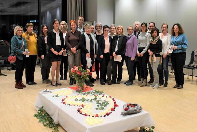 Das Palliativteam, die Seelsorgerinnen und der Hospizverein luden Angehörige von Verstorbenen zum gemeinsamen Gedenken im Landesklinikum Scheibbs. | Foto: Landesklinikum Scheibbs