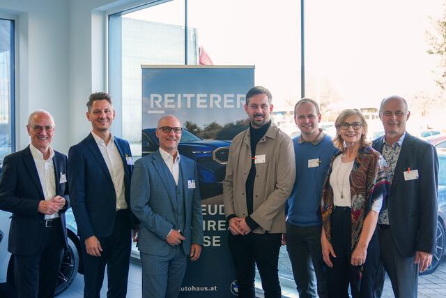 Sigi Nerath mit Mario Mataja und Christian Ulrich (Volksbank), Markus und Thomas Reiterer mit ihren Eltern Renate und Markus Reiterer. | Foto: Marius Diebald
