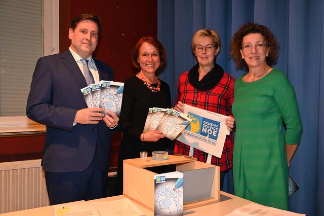 Bürgermeister Stefan Szirucsek, StR Angela Stöckl-Wolkerstorfer, Martina Gazica sowie Birgit E. Astl. | Foto: 2023psb/sap