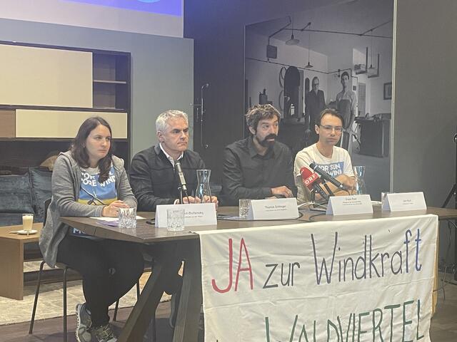 Während der Pressekonferenz, die live online verfolgt werden konnte. | Foto: Daniel Schmidt