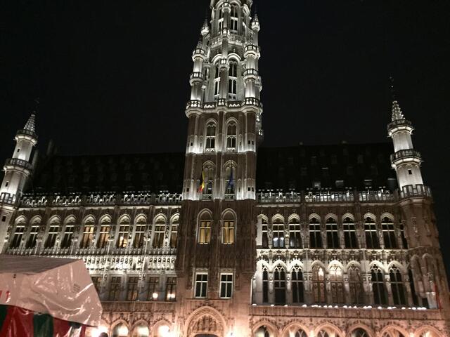 Der Grand Place bei Nacht. | Foto: Alexandra Goll