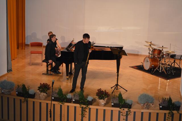 Karl-Heinz Schütz begrüßte das Publikum. | Foto: Siegele