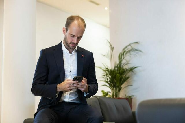 Staatssekretär Tursky warnt vor Internetbetrug und mahnt zur Vorsicht beim Online-Shopping. | Foto: BKA/Christopher Dunker